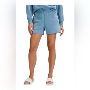 NWT Lululemon Softstreme High-Rise Short 4"'
Utility Blue